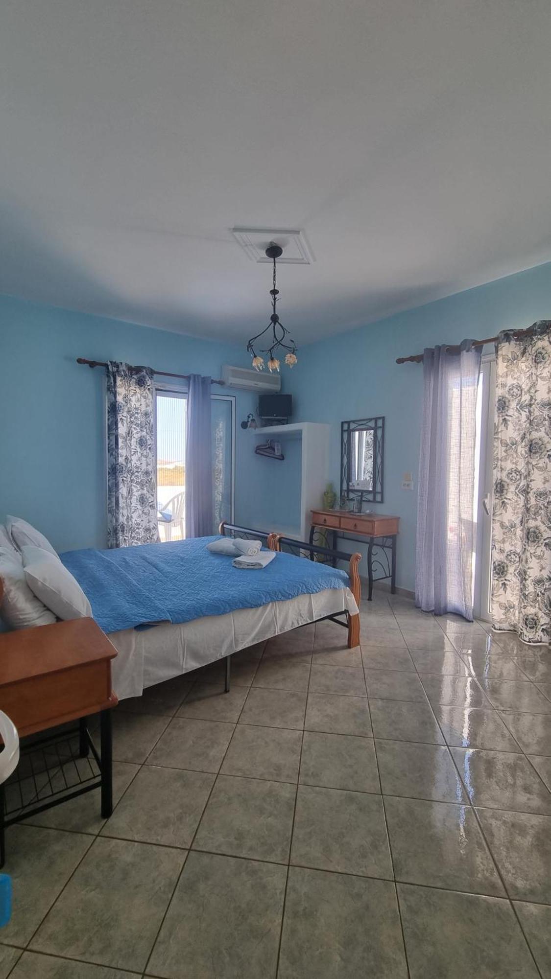 Sophi'S L Studios & Apartments Agia Anna  Exterior photo