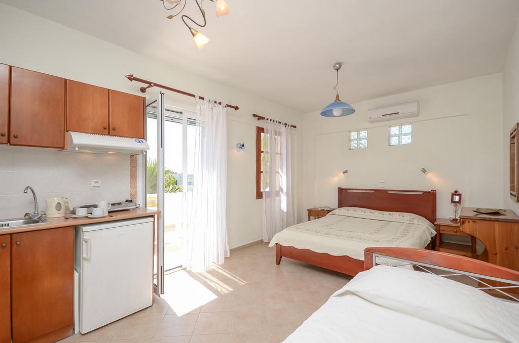 Sophi'S L Studios & Apartments Agia Anna  Exterior photo